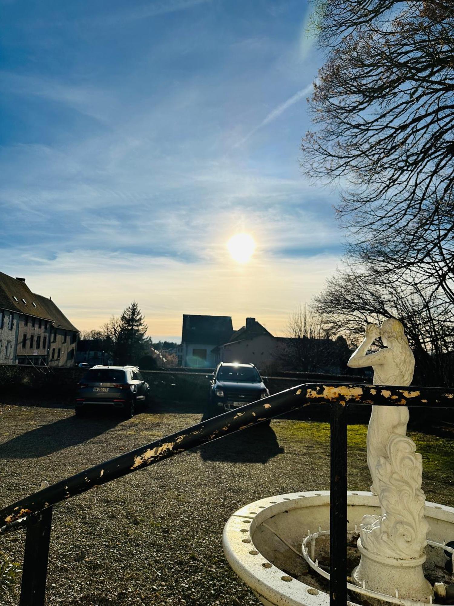 Le Chateau Giat Buitenkant foto