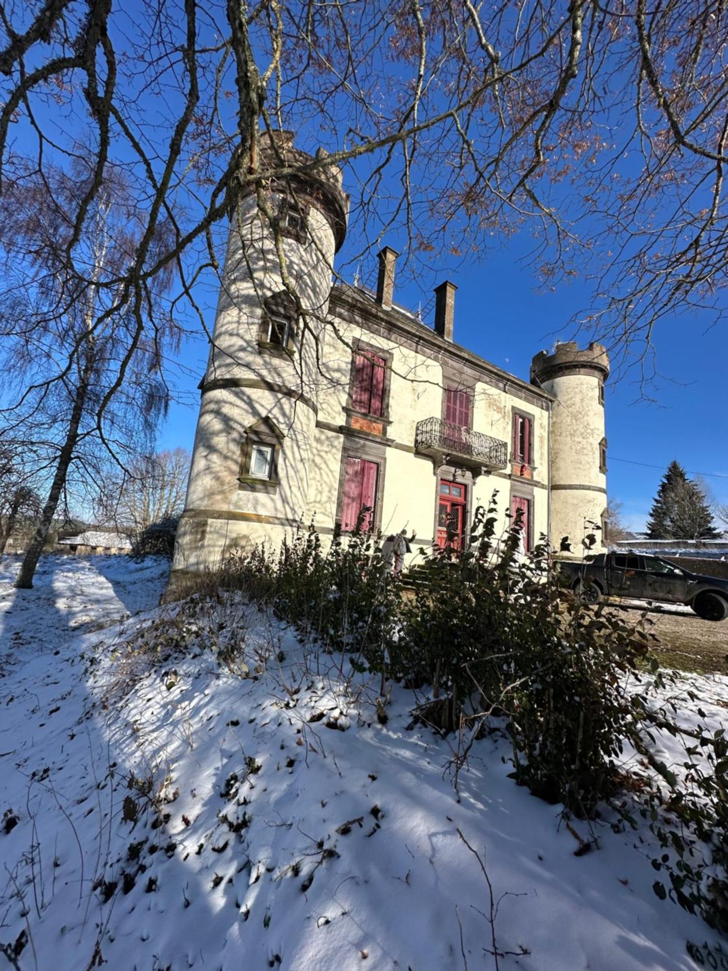 Le Chateau Giat Buitenkant foto