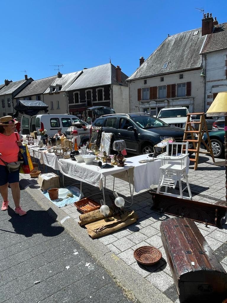Le Chateau Giat Buitenkant foto