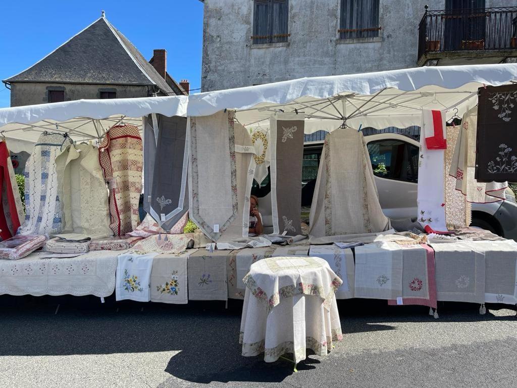 Le Chateau Giat Buitenkant foto