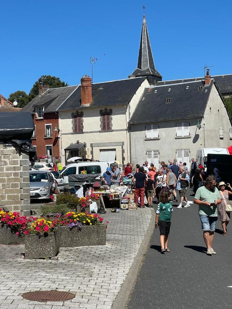 Le Chateau Giat Buitenkant foto