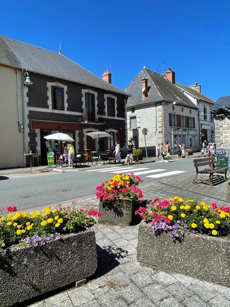 Le Chateau Giat Buitenkant foto
