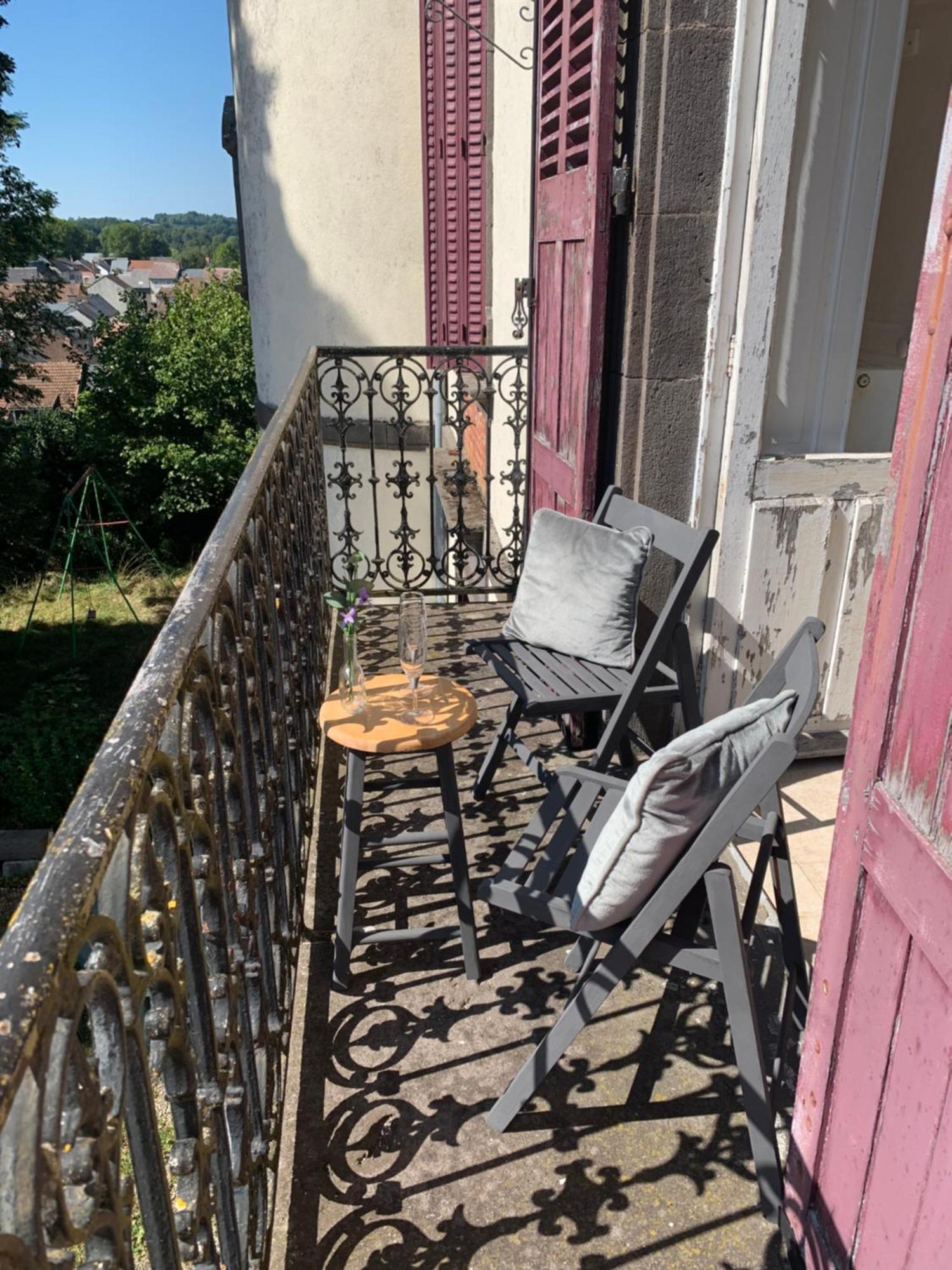 Le Chateau Giat Buitenkant foto